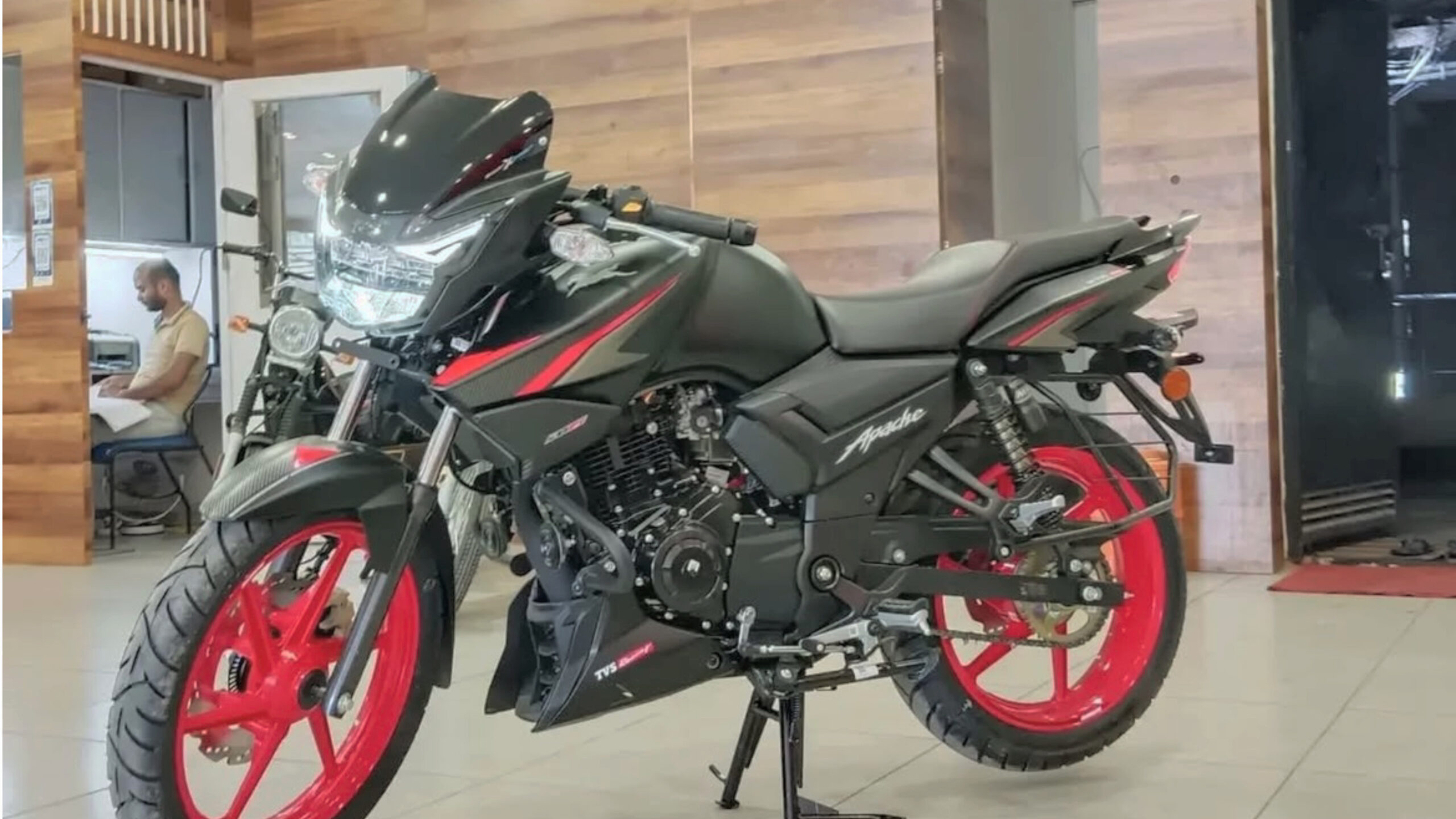 Apache RTR 160 2V